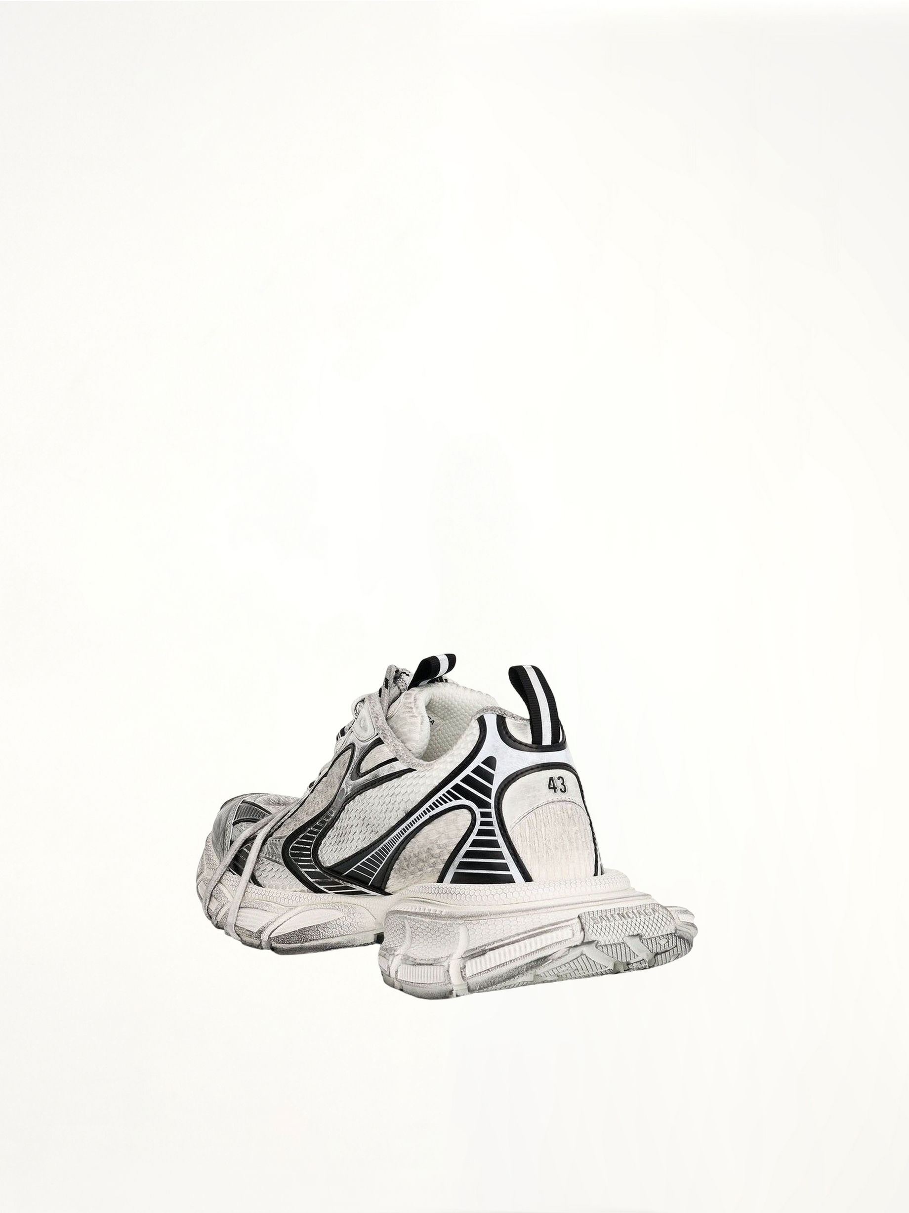 3XL Sneaker in White/Black